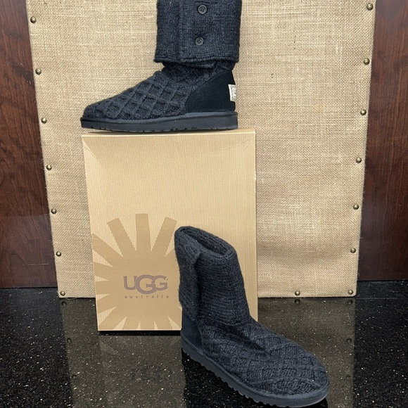 NEW UGG KIDS CARDY LATTICE BLACK BOOT - Picture 3 of 4